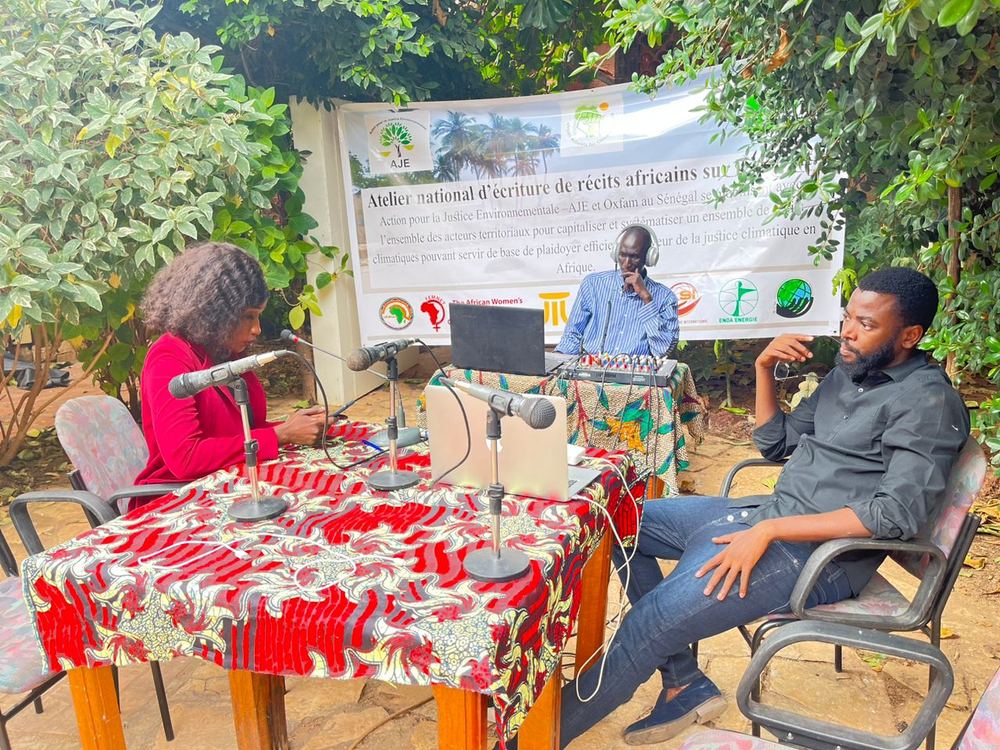 Enregistrement d’une émission radio lors de l’atelier national d’écriture de récits africains sur le climat